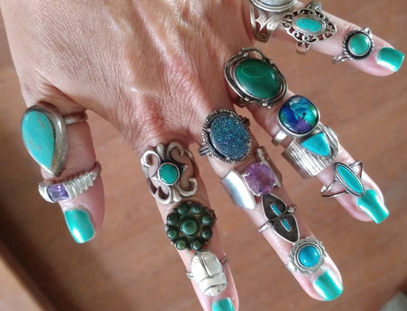 Welcome to my closet 🌹🌿 - Picture 7 of 16